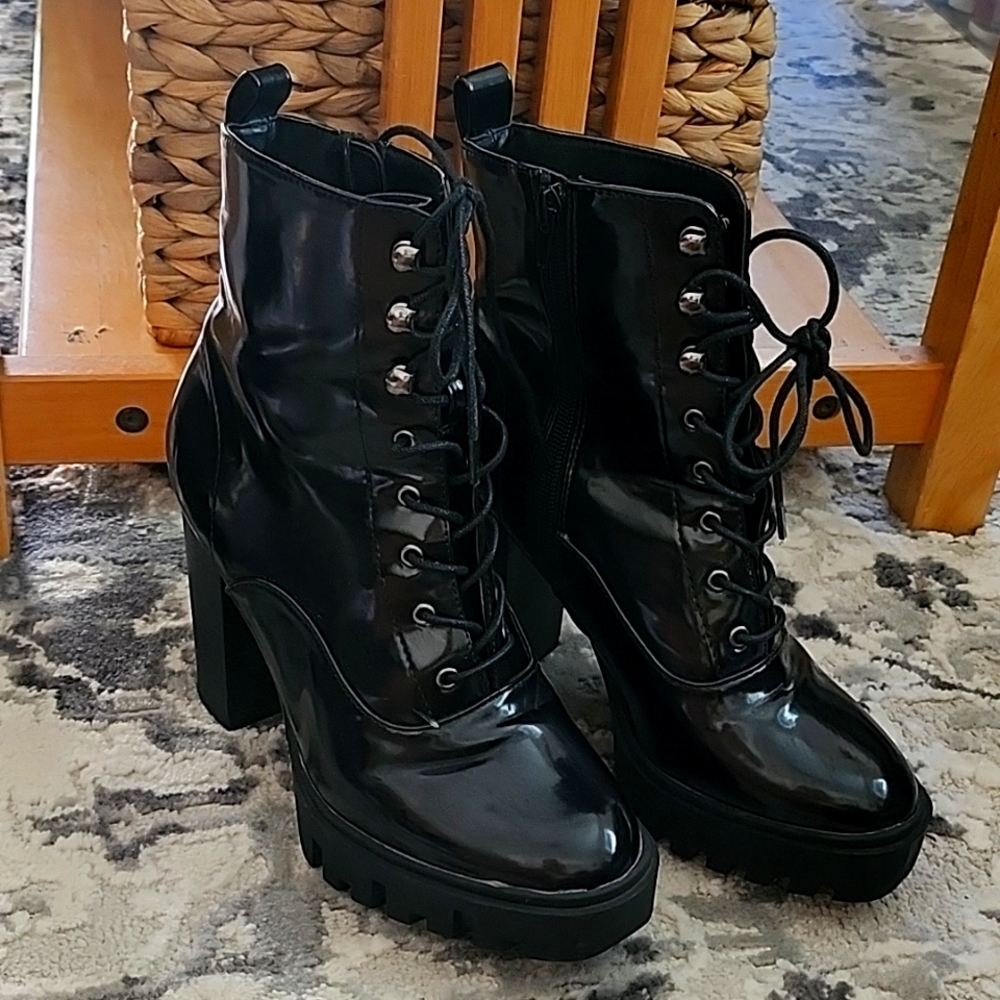 Black heeled boots
